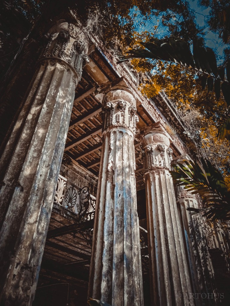 basu-bati-doric-columns-lion-head-motifs